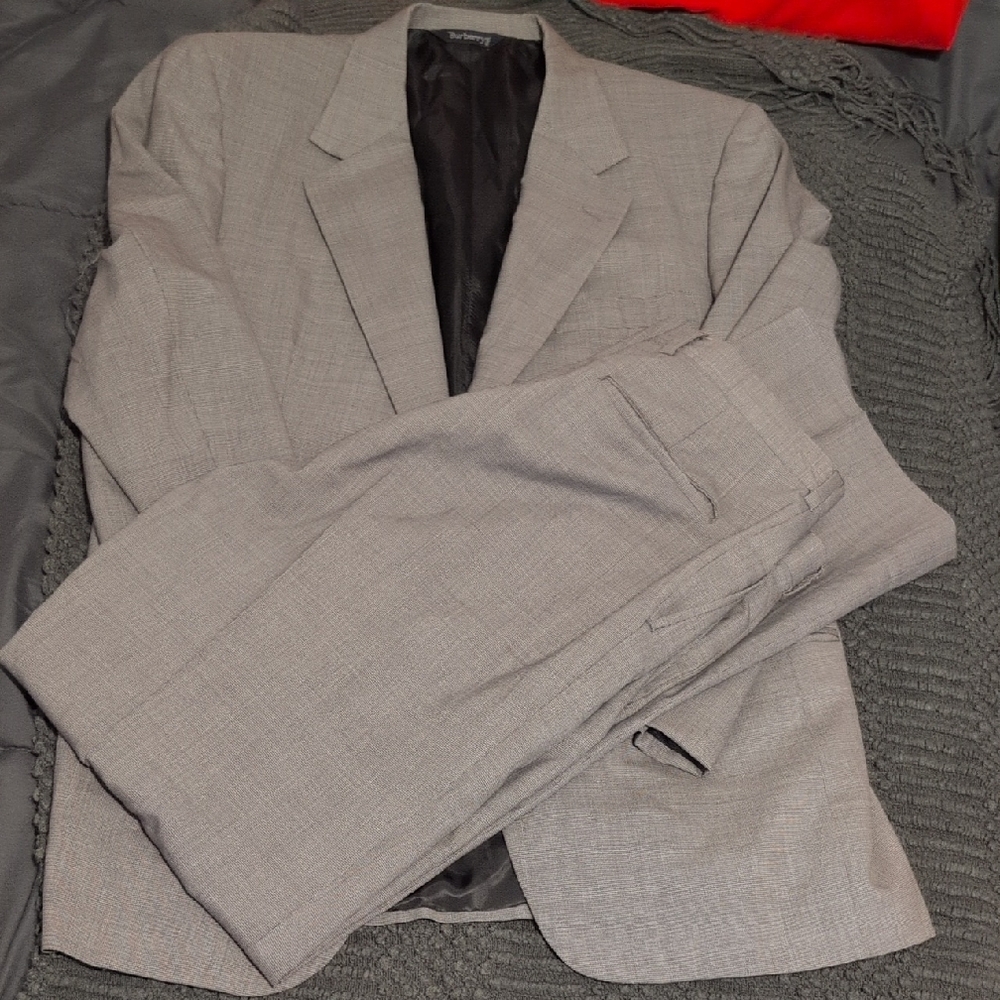 Authentic Burberry Mens Gray Suit 2 Piece - Made in Italy (2200 Retail)